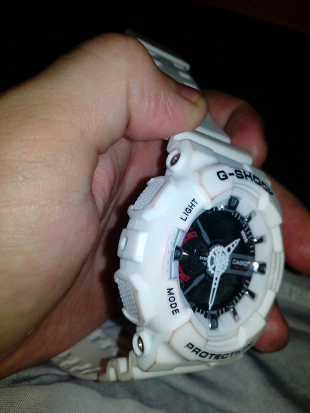 Как очистить белые часы. Стирка белых кроссовок с помощью зубной пасты. Как очистить белые часы. Белые джи шок желтеют. Как очистить белые часы.