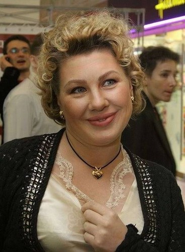 Ну и прически раньше были у наших звезд