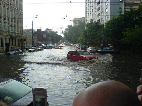 Затопило улицы москвы. В москве потоп 17 июня. Потоп в москве. 05. Затоп москвы.