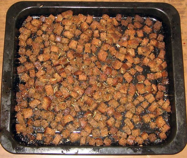 сухарики весовые. самый сухари. пачка сухариков. чесночные гренки. гренки добрынов деревенские с чесноком.