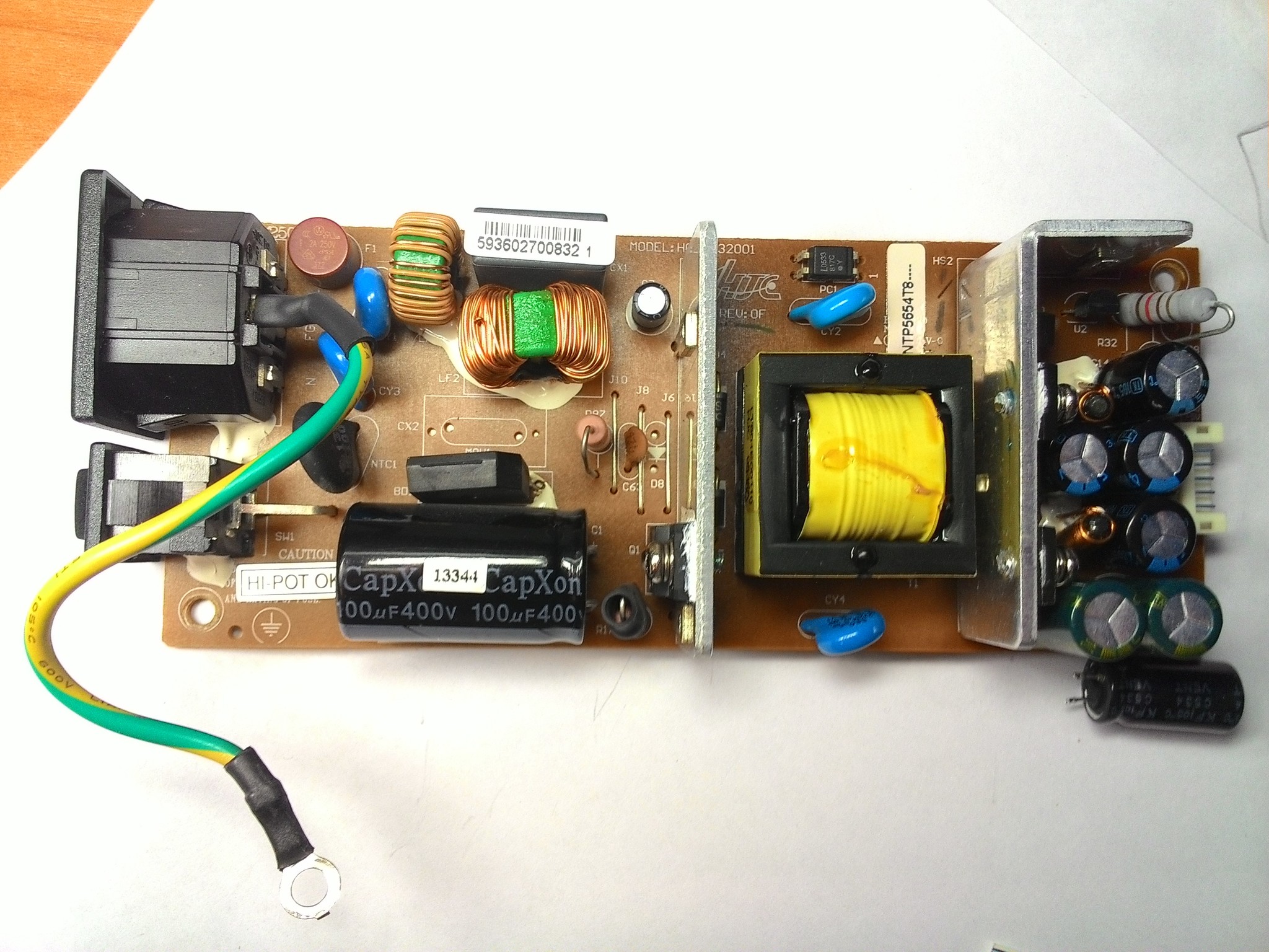 Ошибка драйверов дисплея. Замена конденсаторов в блоке питания. После включения ноутбук отключается. Замерцал монитор и погас. Почему монитор долго включается.