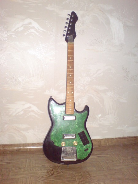 Ответы Mail.ru: Друзья! На ЭЛЕКТРОгитаре есть ли внутри корпуса какая-то электро