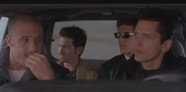 их четверо пришло. трое идут. их четверо пришло. 4 пацана. их было четверо четыре пацана мем.