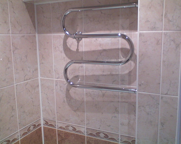 можно ли убрать полотенцесушитель. полотенцесушитель советский. полотенцесушитель бернулли. короб для труб полотенцесушителя. полотенцесушитель в ванной.