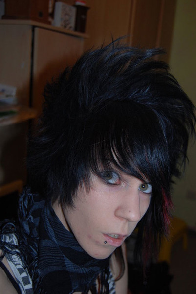 Long hair screaming emo dp