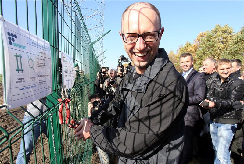 "На российскую провокацию нужно реагировать адекватно, не поддаваясь на шантаж", - "Народный фронт" - Цензор.НЕТ 3238
