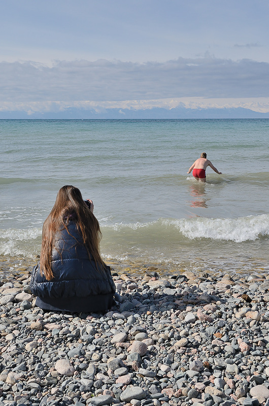 наталья аникеева иссык куль. озеро иссык-куль зимой. иссык куль в апреле. озеро иссык-куль балыкчы. берег озера иссык куль.