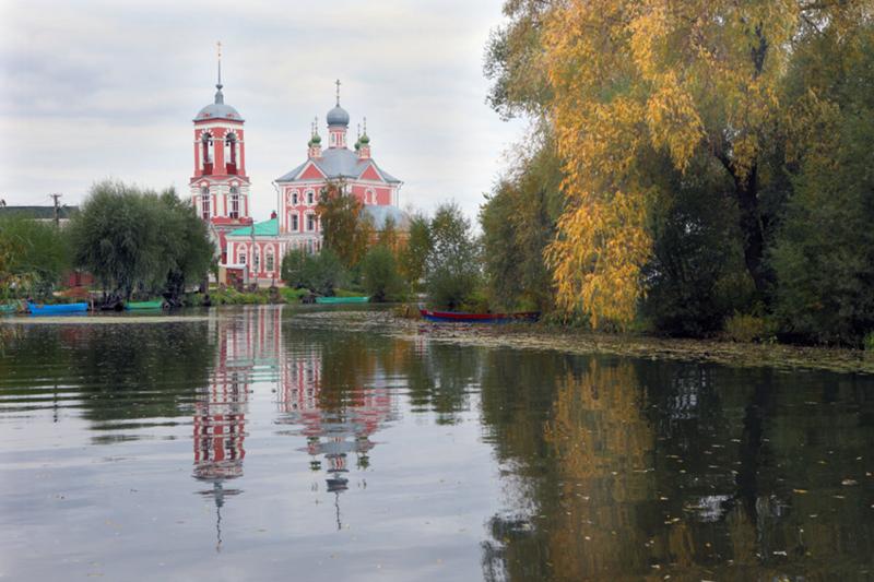 Церковь сорока мучеников переславль залесский фото Ответы Mail.ru: Что за церковь из-за деревьев выглядывает?