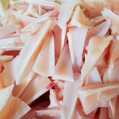 Хрящики лакомства куриной. Жареные цыплячьи хрящи. Куриные хрящи. Куриные хрящи. Куриные хрящи.