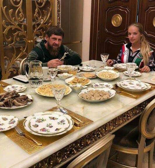 Лиза пескова муж чеченец фото