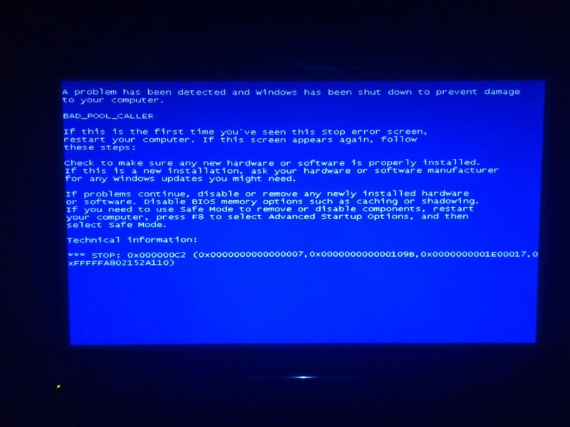 при подключении синий экран. экран смерти linux. синий экран перезагрузка windows 10. синий экран смерти windows. экран смерти windows 7 монитор.