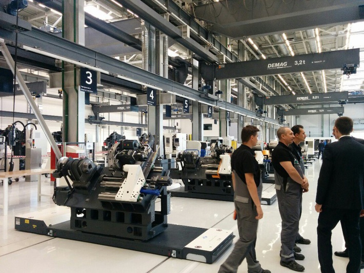 производство микроэлектроники. современное производство. пластмассы в промышленности. рено россия автофрамос. производство пластиковых изделий.